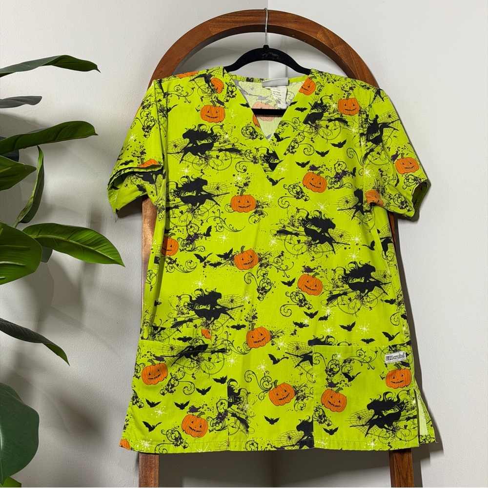 UA Uniform Advantage SMALL Lime Green Halloween Witch Short Sleeve Scrub Top